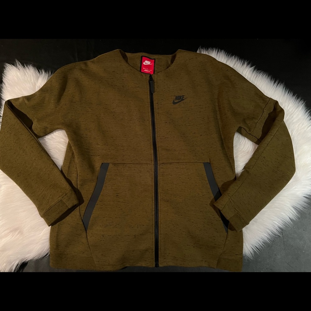 Nike tech fleece jacket women’s sz MD lightweight